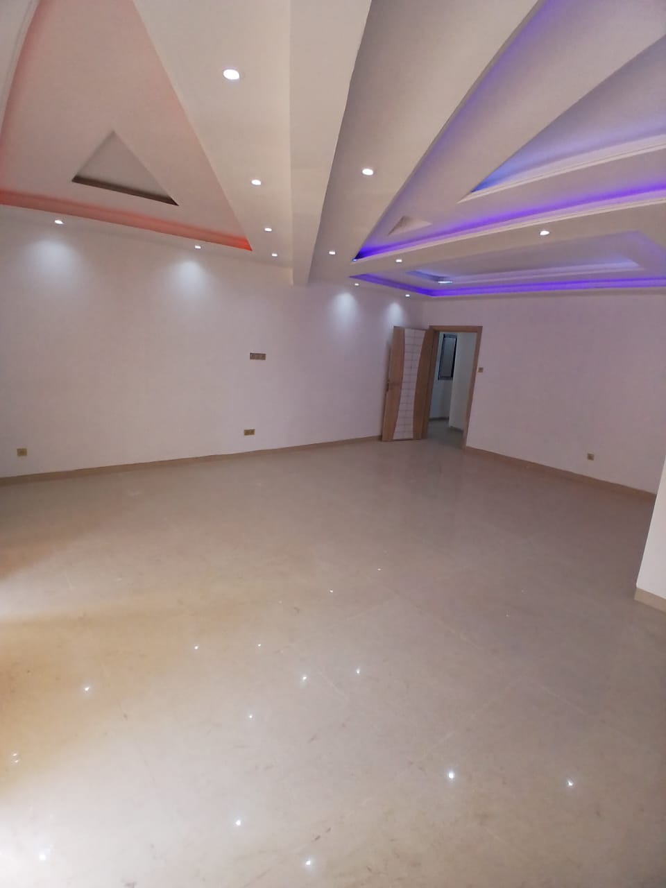 Studio neuf à louer dans une villa — Les Sipres, Dakar